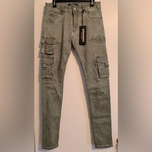 NWT: men or Unisex cargo jeans by SERENDI in distressed green color size 30W/34L